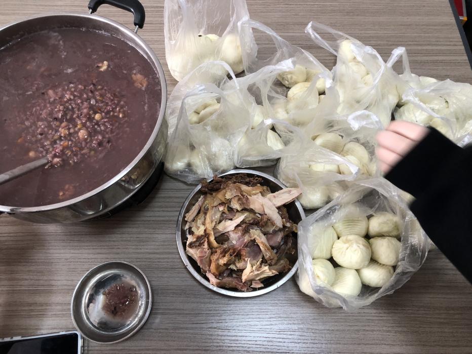 Zemeijia İşçiləri Laba Festivalını qeyd edirlər